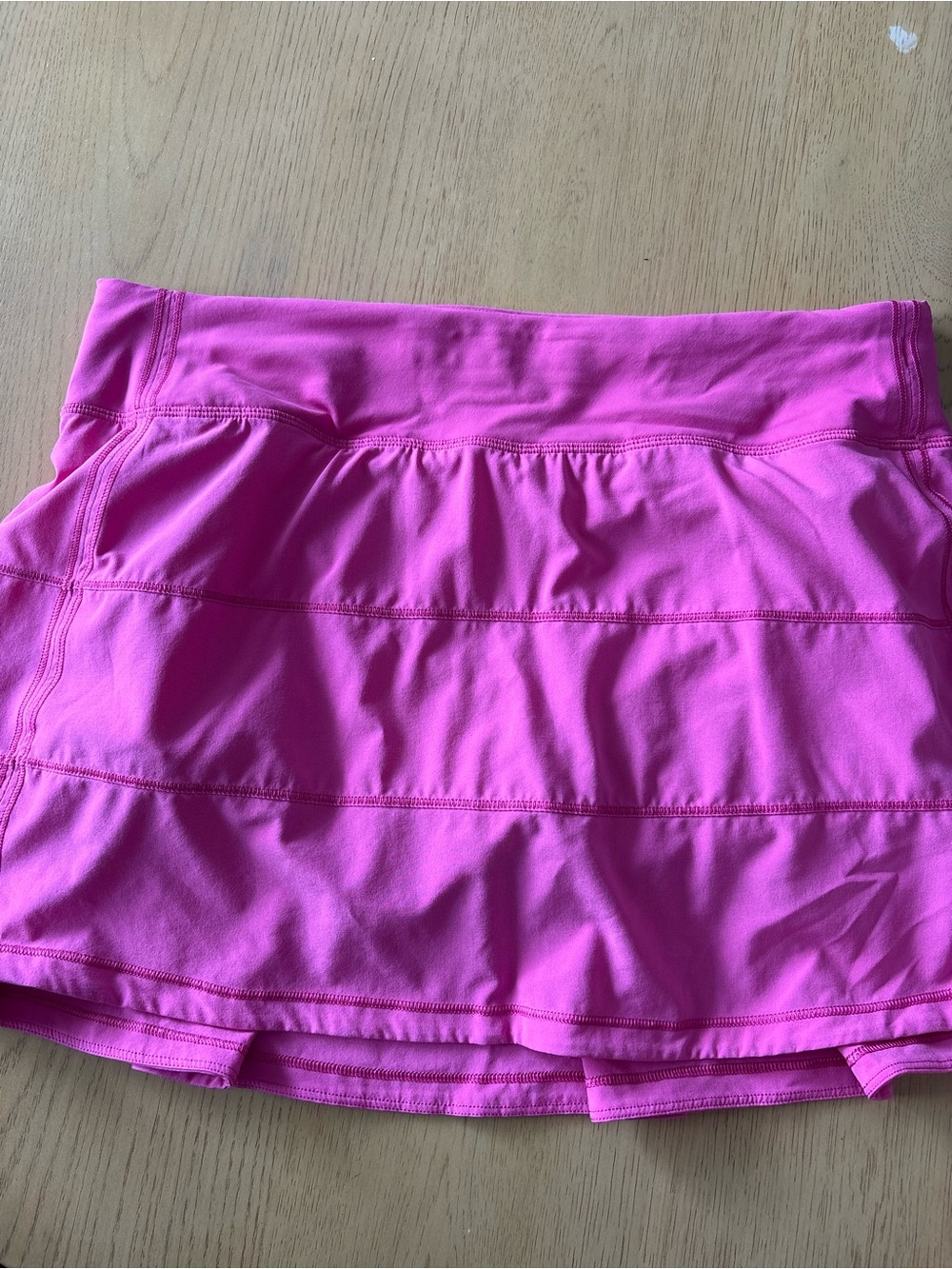 Lululemon Athletica Hot Pink pace Rival Mid rise skirt
New without tag